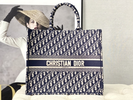 Blauwe Gemerkte de Schouderzak Christian Book Large van Dior Oblique Embroidery Canvas Navy
