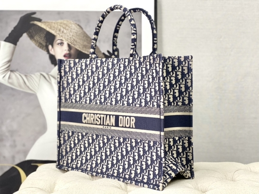 Blauwe Gemerkte de Schouderzak Christian Book Large van Dior Oblique Embroidery Canvas Navy