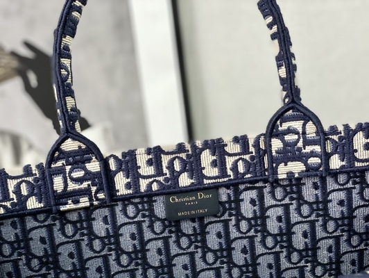 Blauwe Gemerkte de Schouderzak Christian Book Large van Dior Oblique Embroidery Canvas Navy