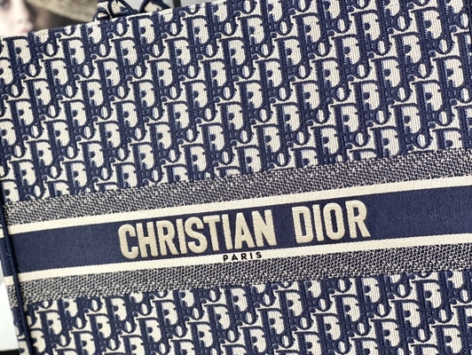 Blauwe Gemerkte de Schouderzak Christian Book Large van Dior Oblique Embroidery Canvas Navy