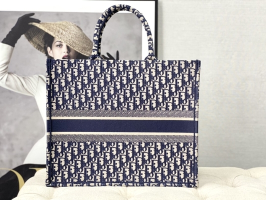 Blauwe Gemerkte de Schouderzak Christian Book Large van Dior Oblique Embroidery Canvas Navy