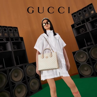 De kleine Opperste Gucci-Zak Tote With Interlocking G van de Canvasschouder