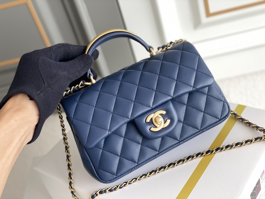 De Korrellamsvacht van kaviaarchanel mini rectangular caviar 2020 &amp; Goldtone-Metaal