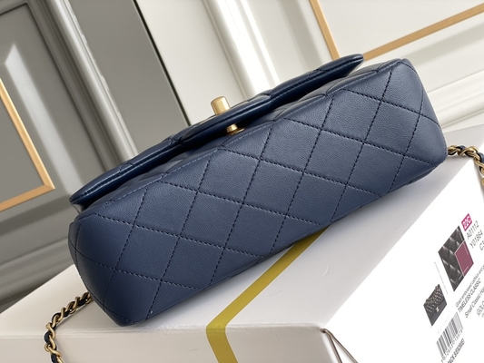 De Korrellamsvacht van kaviaarchanel mini rectangular caviar 2020 &amp; Goldtone-Metaal