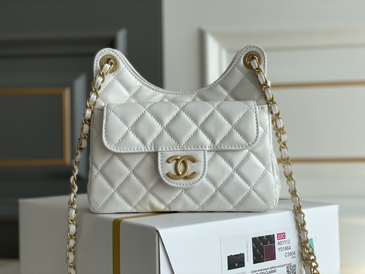 Klassieke Witte Kalfsleder Preloved Gemerkt Zakketting Chanel 2023 Cruisezakken