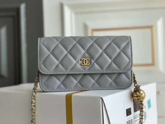 De zwarte Mini Coco Chanel-WOC Portefeuille van Koppelingshandtassen op een Ketting CF20