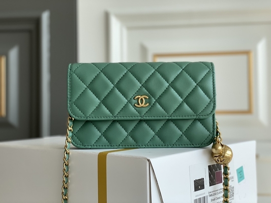 De zwarte Mini Coco Chanel-WOC Portefeuille van Koppelingshandtassen op een Ketting CF20