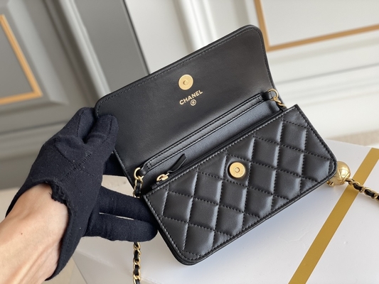 De zwarte Mini Coco Chanel-WOC Portefeuille van Koppelingshandtassen op een Ketting CF20