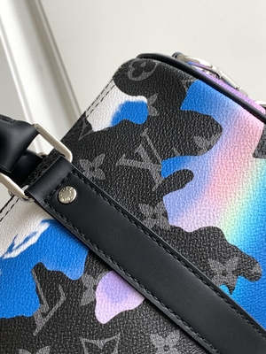 De Gemerkte Boodschapper Bag LV Keepall Bandoulière 25 van het zonsopgangmonogram Verduistering Zaal met een Weergeven