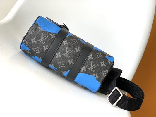 De Gemerkte Boodschapper Bag LV Keepall Bandoulière 25 van het zonsopgangmonogram Verduistering Zaal met een Weergeven