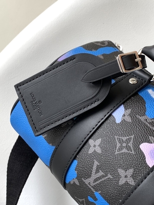 De Gemerkte Boodschapper Bag LV Keepall Bandoulière 25 van het zonsopgangmonogram Verduistering Zaal met een Weergeven