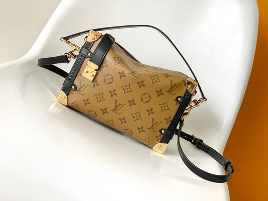 Met een laag bedekte van de Presbyopielouis vuitton M46358 LV van de Canvascruise van het de Boomstammonogram Zij de Schouderzak