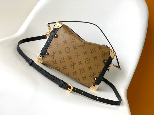 Met een laag bedekte van de Presbyopielouis vuitton M46358 LV van de Canvascruise van het de Boomstammonogram Zij de Schouderzak