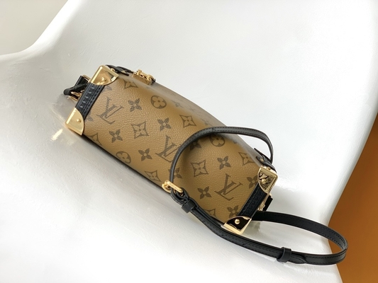Met een laag bedekte van de Presbyopielouis vuitton M46358 LV van de Canvascruise van het de Boomstammonogram Zij de Schouderzak