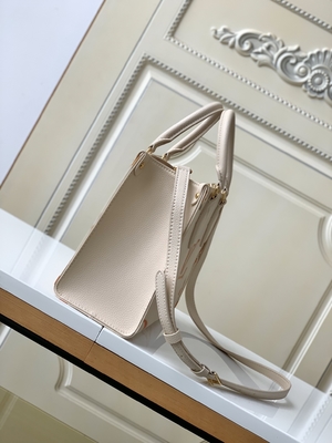 Het Reuzemonogram OnTheGo van de roomsaffraan de HEREN Louis Vuitton Messenger Bag For Ipad Mini