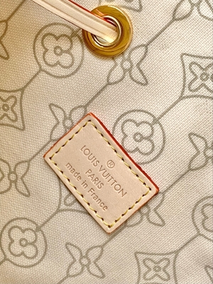 Witte Roze Damier Azur Canvas LV Gemerkt Boodschapper Bag NéONoé MM.emmer Zak