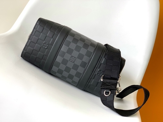 Gemerkte LV Keepall BandoulièRe 25 van Mensen Schaakbordboodschapper Bag