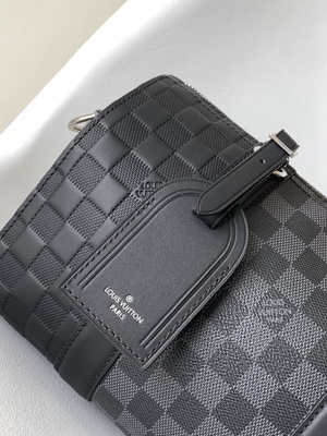 Gemerkte LV Keepall BandoulièRe 25 van Mensen Schaakbordboodschapper Bag