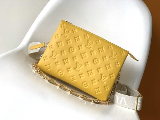 Zonnebloemmonogram In reliëf gemaakte Douane Gemerkte Zakken Coussin PM Louis Vuitton Puffy Lambskin