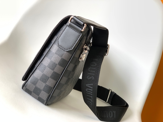 Louis Vuitton Branded Mens Bag-District PM Damier Boodschapper Bag Graphite Black