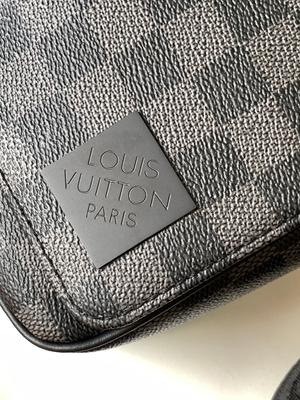Louis Vuitton Branded Mens Bag-District PM Damier Boodschapper Bag Graphite Black