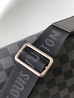 Louis Vuitton Branded Mens Bag-District PM Damier Boodschapper Bag Graphite Black