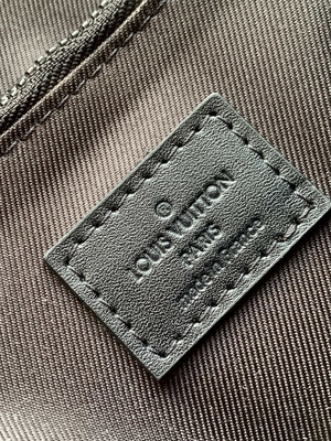 De Boodschapper van de de Zakzak van Louis Vuitton Monogram Macassar Barrel van het charmes Slot