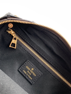 Tengere Malle Souple Empreinte het Monogram Bruine Zwarte van Louis Vuitton Custom Branded Bags