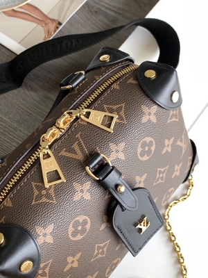 Tengere Malle Souple Empreinte het Monogram Bruine Zwarte van Louis Vuitton Custom Branded Bags