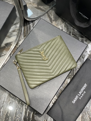 De monogram Gewatteerde Koppeling van de de Zakenvelop van het Leeryves saint laurent Gewatteerde Leer