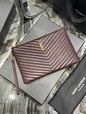 De monogram Gewatteerde Koppeling van de de Zakenvelop van het Leeryves saint laurent Gewatteerde Leer
