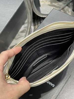 De monogram Gewatteerde Koppeling van de de Zakenvelop van het Leeryves saint laurent Gewatteerde Leer