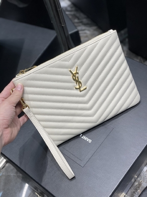 De monogram Gewatteerde Koppeling van de de Zakenvelop van het Leeryves saint laurent Gewatteerde Leer