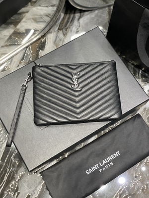 De monogram Gewatteerde Koppeling van de de Zakenvelop van het Leeryves saint laurent Gewatteerde Leer