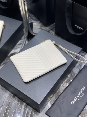 De monogram Gewatteerde Koppeling van de de Zakenvelop van het Leeryves saint laurent Gewatteerde Leer