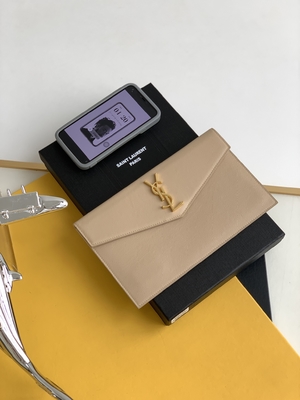 Het in reliëf gemaakte Leer Clutch Grain DE Poudre van Heilige Laurent Preloved Branded Bag Uptown