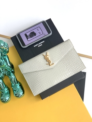 Het in reliëf gemaakte Leer Clutch Grain DE Poudre van Heilige Laurent Preloved Branded Bag Uptown