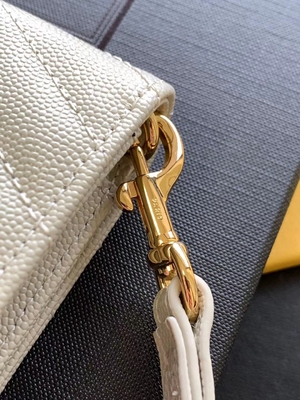 Handtas van de het Leerenvelop van kaviaaryves saint laurent de Monogram Gewatteerde