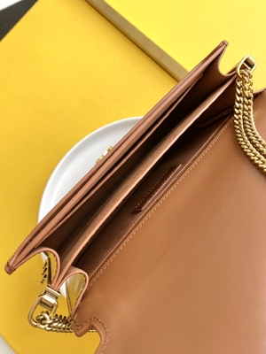 Heilige Laurent Preloved Branded Bag YVES SAINT LAURENT Cassandra Shoulder Bag