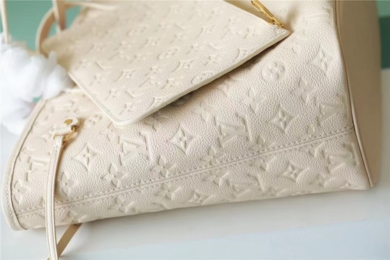 Partij Gemerkte Dameshandtas Neverfull MM. Monogram Empreinte met Bloeminlegwerk