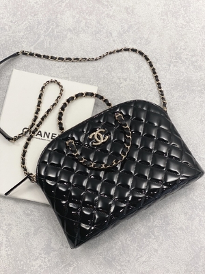 Klein Chanel Patent Calfskin Shopping Bag met Retro Dame Style