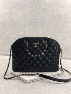Klein Chanel Patent Calfskin Shopping Bag met Retro Dame Style
