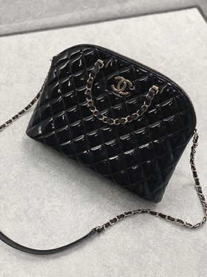 Klein Chanel Patent Calfskin Shopping Bag met Retro Dame Style