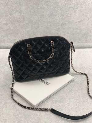 Klein Chanel Patent Calfskin Shopping Bag met Retro Dame Style