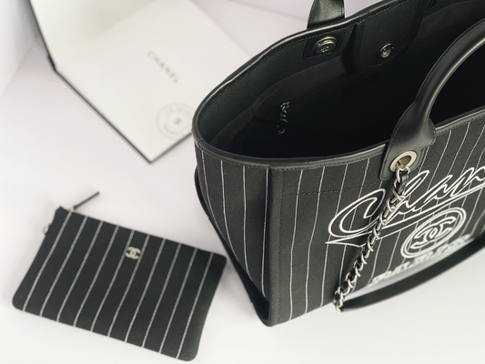 De grote Gemerkte Douane doet Katoenen Kalfsleder Chanel 2,55 Handtas in zakken Metalblack en Wit