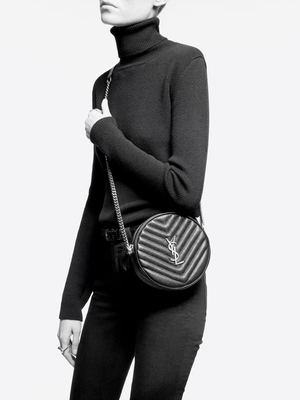 Korrel In reliëf gemaakt Leer Gemerkt Boodschapper Bag YVES SAINT LAURENT Vinyle om Gewatteerde Camerazak V